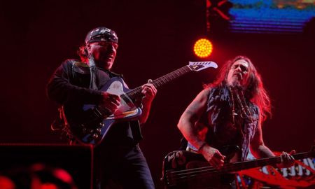 La presentación en Santa Fe del grupo y uno de los pocos exponentes del rock que aún sobreviven en escena se concreta 13 años después del último show en la capital de la provincia de Santa Fe. La presentación en Santa Fe del grupo y uno de los pocos exponentes del rock que aún sobreviven en escena se concreta 13 años después del último show en la capital de la provincia de Santa Fe.