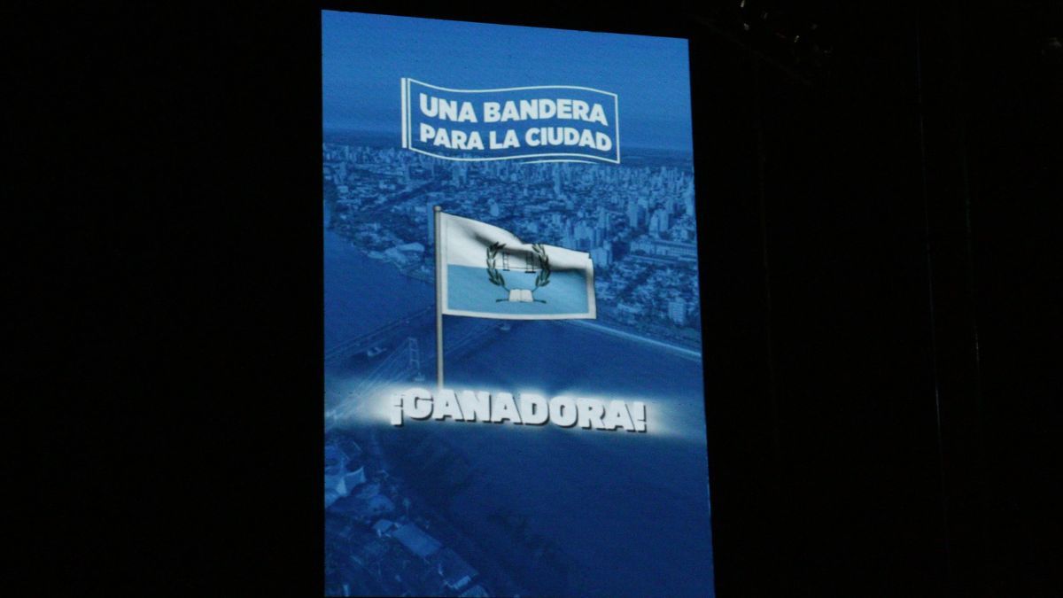 La bandera ganadora fue anunciada en el acto del aniversario de la ciudad realizado en el anfiteatro del Parque del Sur.