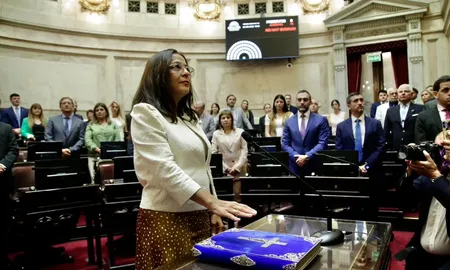 La Libertad Avanza cedió este martes la vicepresidencia del Senado a los gobernadores peronistas aliados y asestó un fuerte golpe al Bloque Justicialista. La Libertad Avanza cedió este martes la vicepresidencia del Senado a los gobernadores peronistas aliados y asestó un fuerte golpe al Bloque Justicialista.