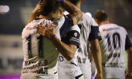 El Lobo venció por 2 a 1 a Newells y sigue con chances de clasificación. El Lobo venció por 2 a 1 a Newells y sigue con chances de clasificación.