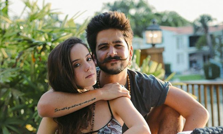 Camilo publicó una fotografía entre las sábanas junto a su pareja Evaluna, la hija de Ricardo Montaner, y dejó boquiabiertos a sus seguidores. Camilo publicó una fotografía entre las sábanas junto a su pareja Evaluna, la hija de Ricardo Montaner, y dejó boquiabiertos a sus seguidores.