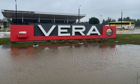 Las inundaciones en Vera afectó al 80% de los ciudadanos y desde Santa Fe, reúnen donaciones para enviar a la ciudad. Las inundaciones en Vera afectó al 80% de los ciudadanos y desde Santa Fe, reúnen donaciones para enviar a la ciudad.