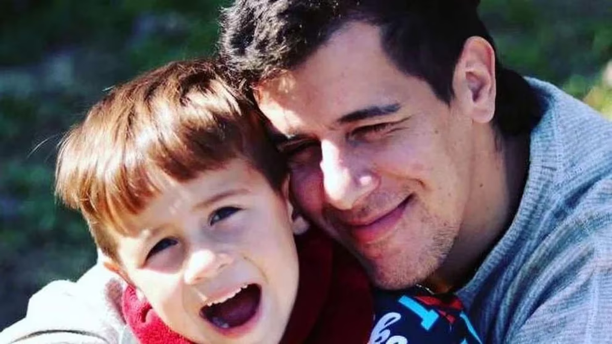 Lucio junto a su padre Cristian Dupuy.  