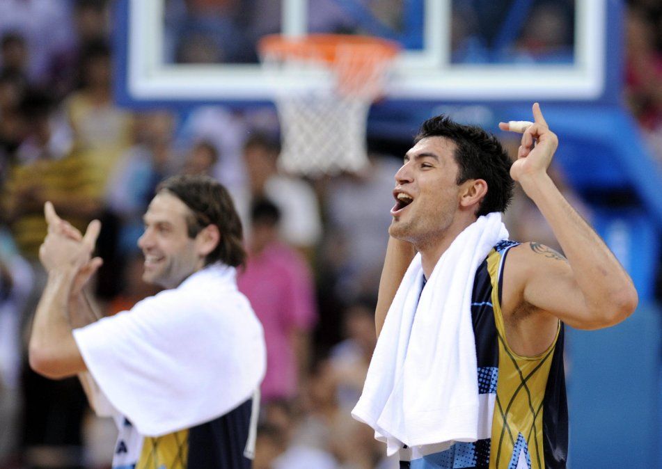 Carlos Delfino obtuvo la medalla de oro en Atenas 2004 y la medalla de bronce en Beijiing 2008, siendo el segundo atleta nacido en la ciudad de Santa Fe en lograrlo.