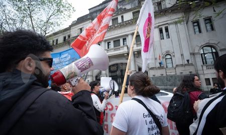 Durante la audiencia de este jueves, hubo una fuerte protesta fuera de tribunales. Durante la audiencia de este jueves, hubo una fuerte protesta fuera de tribunales.