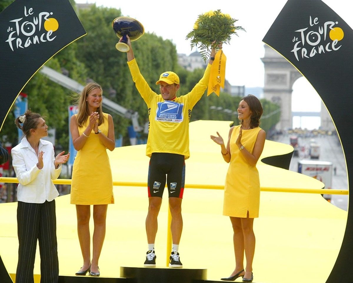 En la edición de 2003, que fue la del Centenario del Tour, el ciclista texano conquistó por quinta vez consecutiva esta legendaria prueba e igualó el récord del español Miguel Induráin, quien la ganó entre 1991 y 1995.