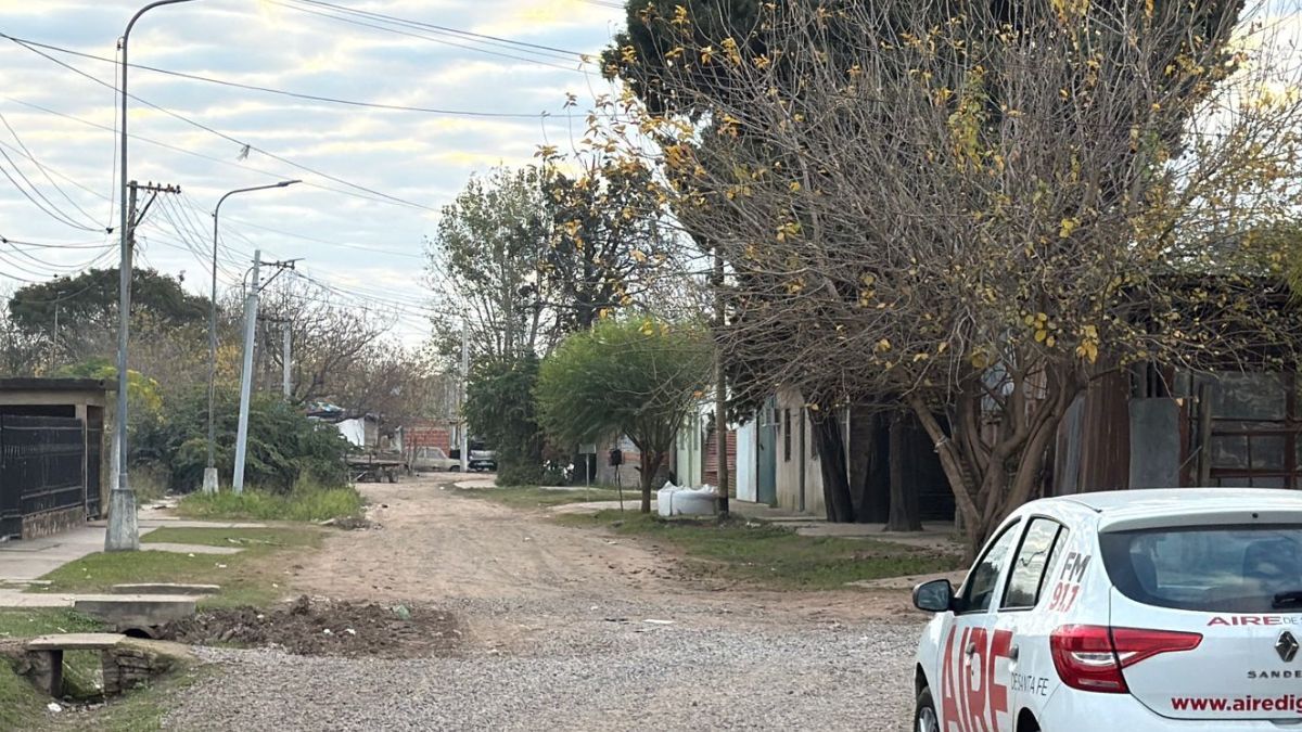 Vecinos de barrio Santa Marta reclamaron ante el móvil de AIRE por la inseguridad que sufren a diario.