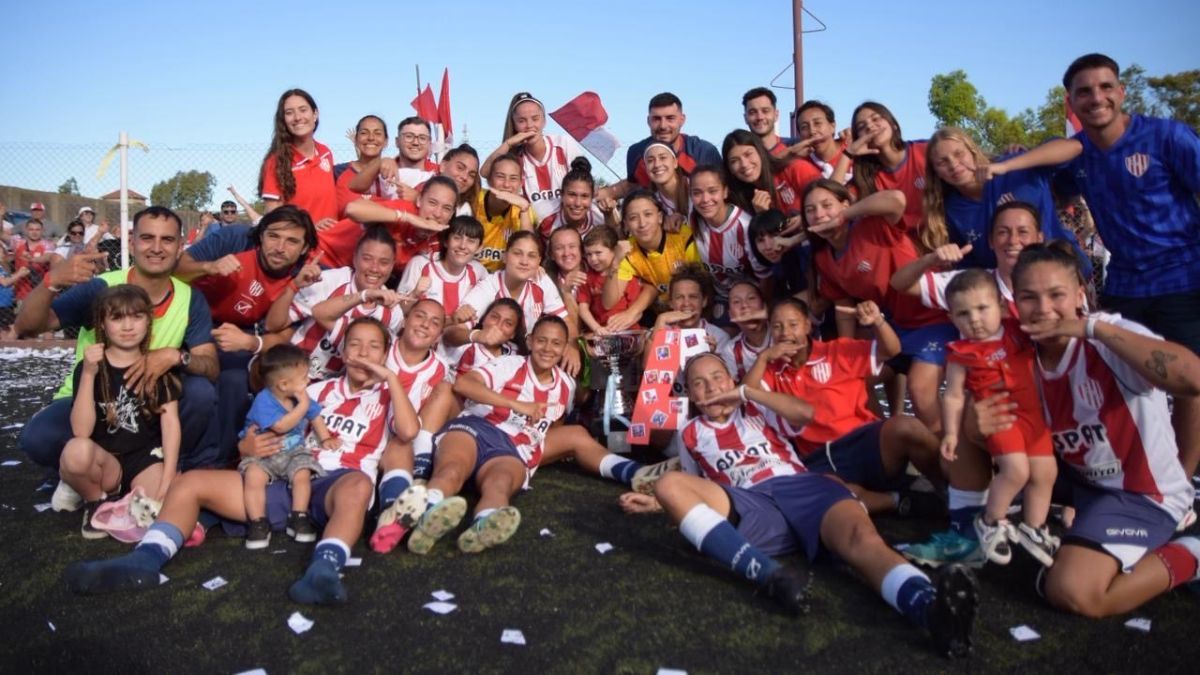 Unión derrotó a Lanús y ascendió a la Primera del fútbol femenino.