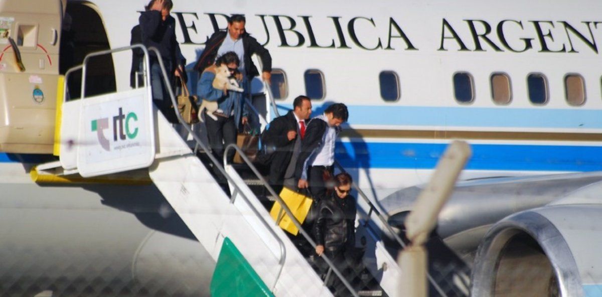 Ex pilotos presidenciales confirmaron en la justicia que los Kirchner usaban aviones para llevar diarios y muebles a Santa Cruz