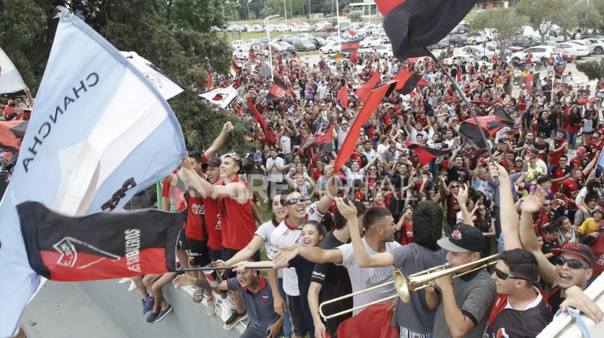 Las 37 mejores fotos de la multitudinaria despedida al plantel de Colón
