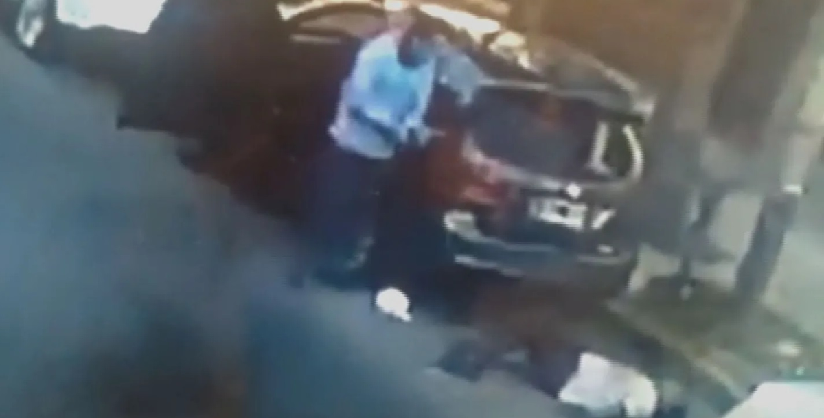 Este jueves, un ingeniero de 54 años mató de un balazo a un joven de 19 con antecedentes penales que intentó robarle el auto en San Justo, partido de La Matanza.