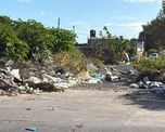En la esquina de Zavalla y Gorostiaga, un foco infeccioso crónico convive con los vecinos de Barrio Los Hornos. En la esquina de Zavalla y Gorostiaga, un foco infeccioso crónico convive con los vecinos de Barrio Los Hornos.