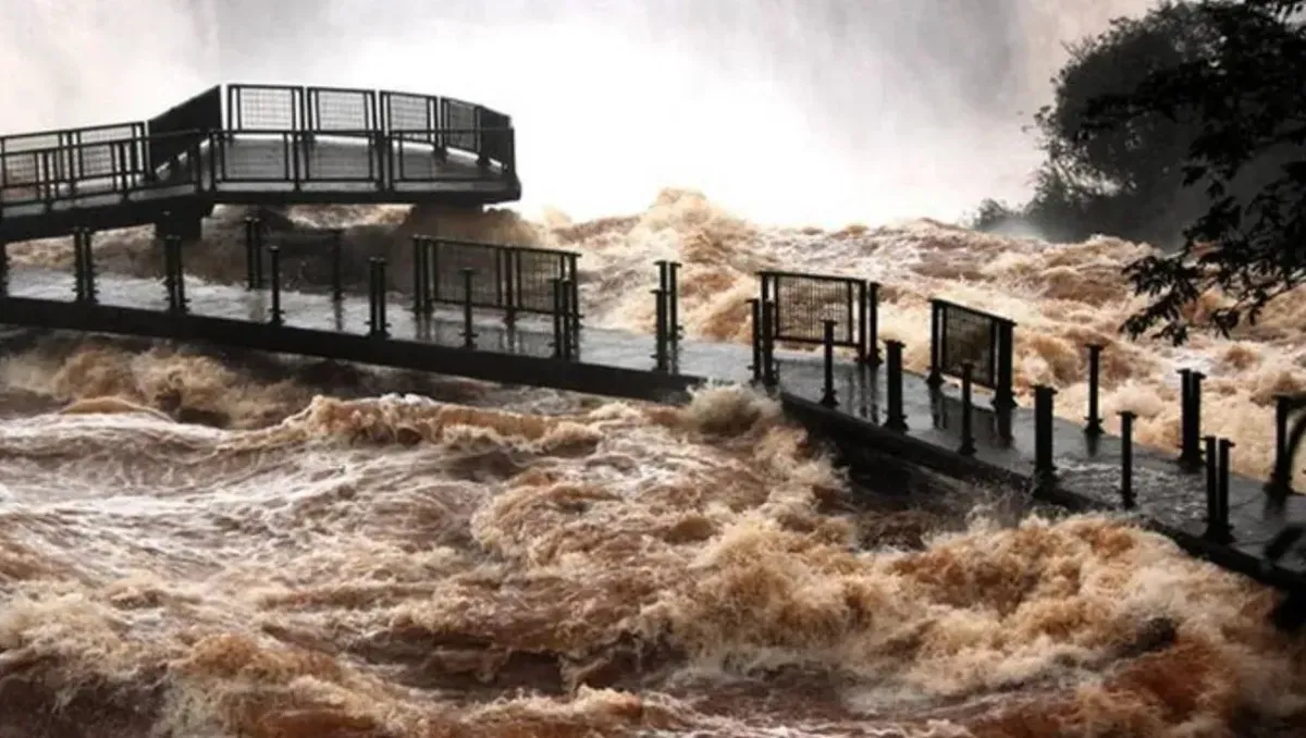 Se rompieron las pasarelas de las Cataratas del Iguazú