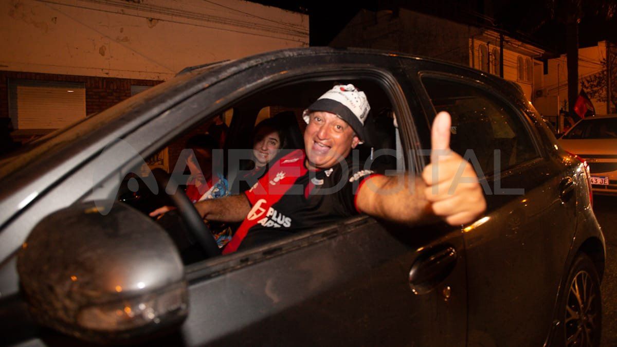Colón campeón: la pasión sabalera salió de fiesta en las calles de Santa Fe