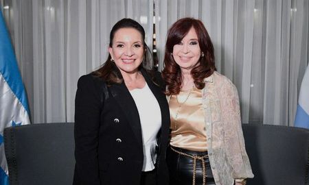 Antes de la asunción, Cristina Kirchner mantuvo una reunión con Xiomara Castro. Antes de la asunción, Cristina Kirchner mantuvo una reunión con Xiomara Castro.