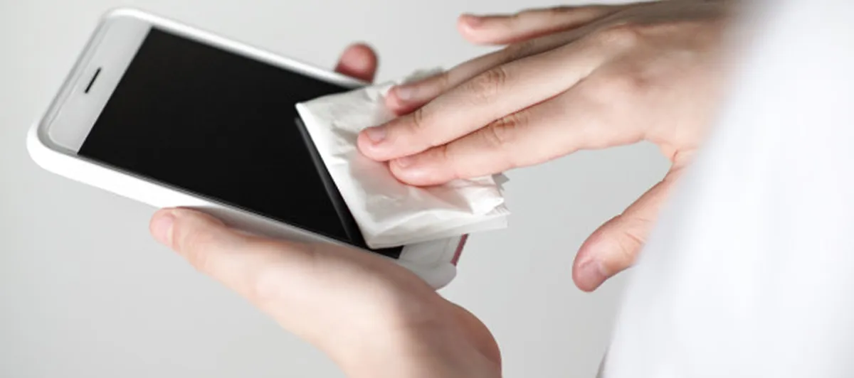 Mantener limpio tu celular es una de las formas en que se puede extender la vida útil del dispositivo. Mantener limpio tu celular es una de las formas en que se puede extender la vida útil del dispositivo.