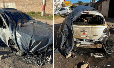 Quemaron un auto en la puerta de un taller en Santa Fe Quemaron un auto en la puerta de un taller en Santa Fe