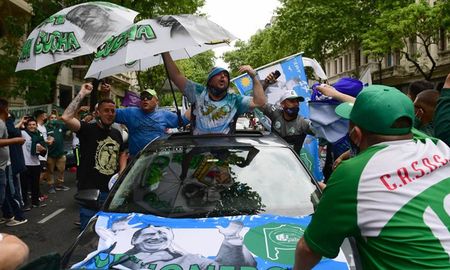 Moyano y otros sectores sindicales harán este martes una caravana similar a las que realizaron el 17 de octubre. Moyano y otros sectores sindicales harán este martes una caravana similar a las que realizaron el 17 de octubre.