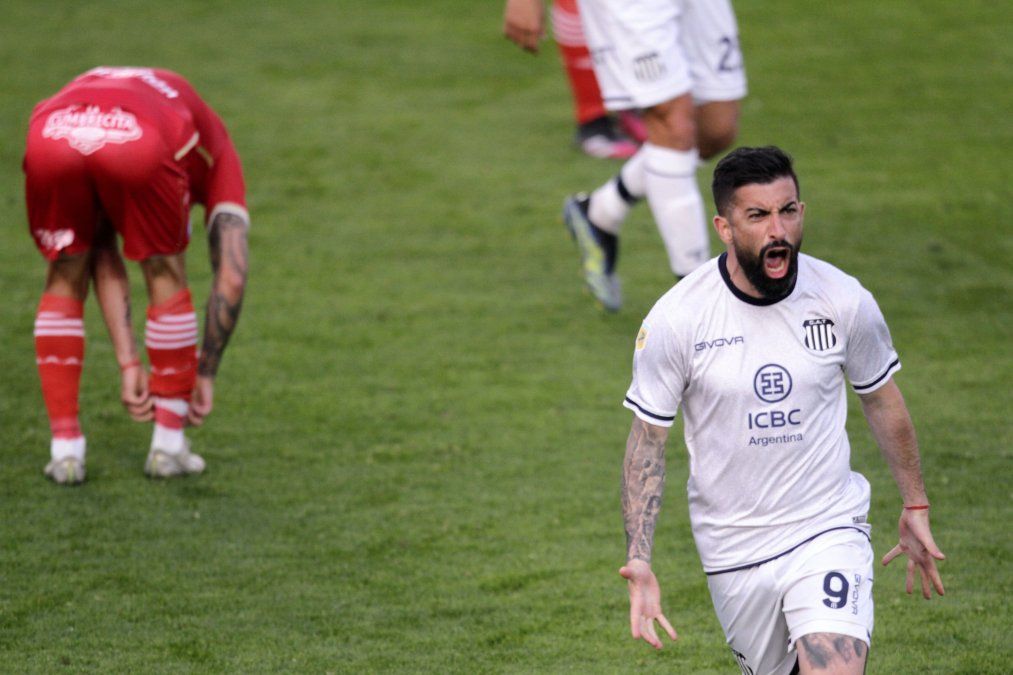 Talleres derrotó a Argentinos Juniors y es líder del Torneo de la Liga Profesional junto con Lanús.