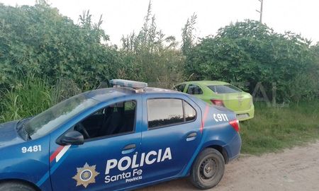 Policías del Comando Radioeléctrico realizaron las primeras actuaciones para encontrar el vehículo. Policías del Comando Radioeléctrico realizaron las primeras actuaciones para encontrar el vehículo.