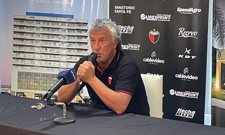Tildaron a Pipo Gorosito de tribunero y el entrenador se calentó en la conferencia de prensa posterior al empate entre Colón y Atlético Tucumán. Tildaron a Pipo Gorosito de tribunero y el entrenador se calentó en la conferencia de prensa posterior al empate entre Colón y Atlético Tucumán.