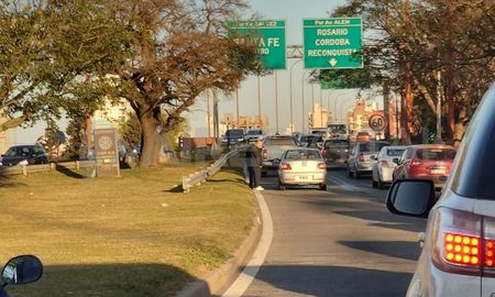 Choque en cadena complica el ingreso a la ciudad de Santa Fe por el Viaducto Oroño Choque en cadena complica el ingreso a la ciudad de Santa Fe por el Viaducto Oroño