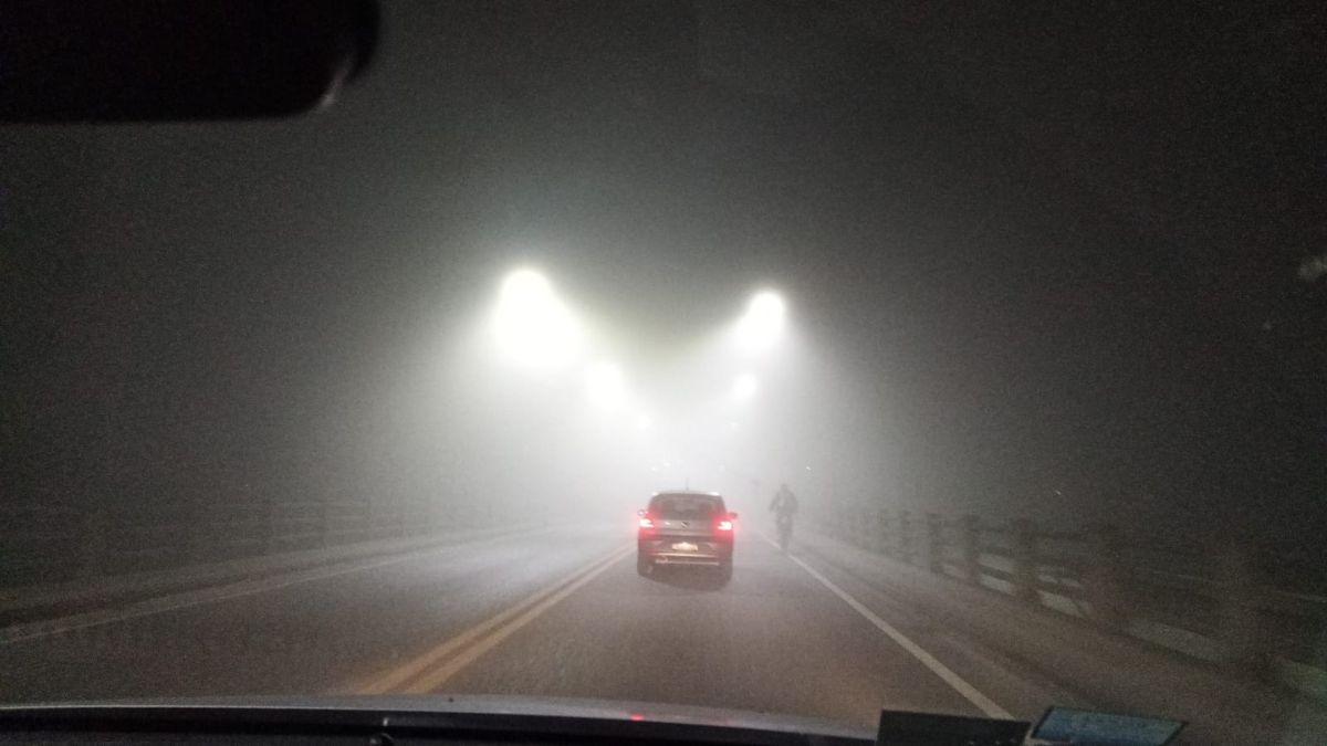 La neblina afecta a la visibilidad del Puente Carretero.