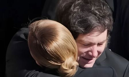Javier Milei y Giorgia Meloni se abrazaron en el Vaticano. Javier Milei y Giorgia Meloni se abrazaron en el Vaticano.