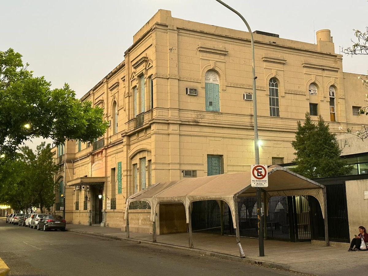 Un detenido internado en el hospital José María Cullen de la ciudad de Santa Fe se fugó de manera inesperada durante la tarde de este domingo.