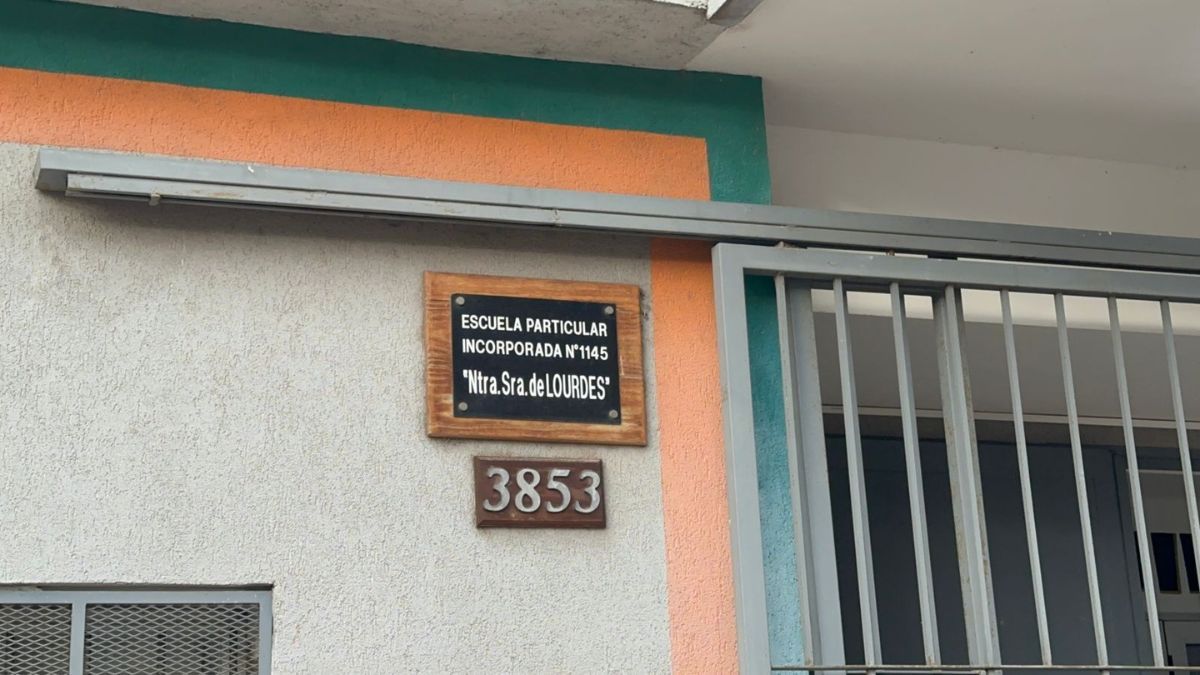 Familias reclamaron seguridad en la escuela Lourdes tras las amenazas de una madre a otra en la puerta del establecimiento educativo. Familias reclamaron seguridad en la escuela Lourdes tras las amenazas de una madre a otra en la puerta del establecimiento educativo.
