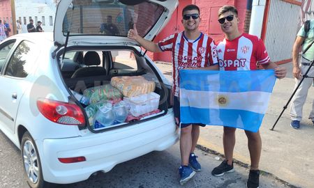 Dos hinchas del Club Atlético Unión organizaron una colecta para ayudar a los damnificados por los incendios en la provincia de Corrientes. Dos hinchas del Club Atlético Unión organizaron una colecta para ayudar a los damnificados por los incendios en la provincia de Corrientes.