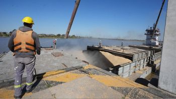 Zarpó un nuevo embarque de maíz y trigo desde el Puerto de Santa Fe
