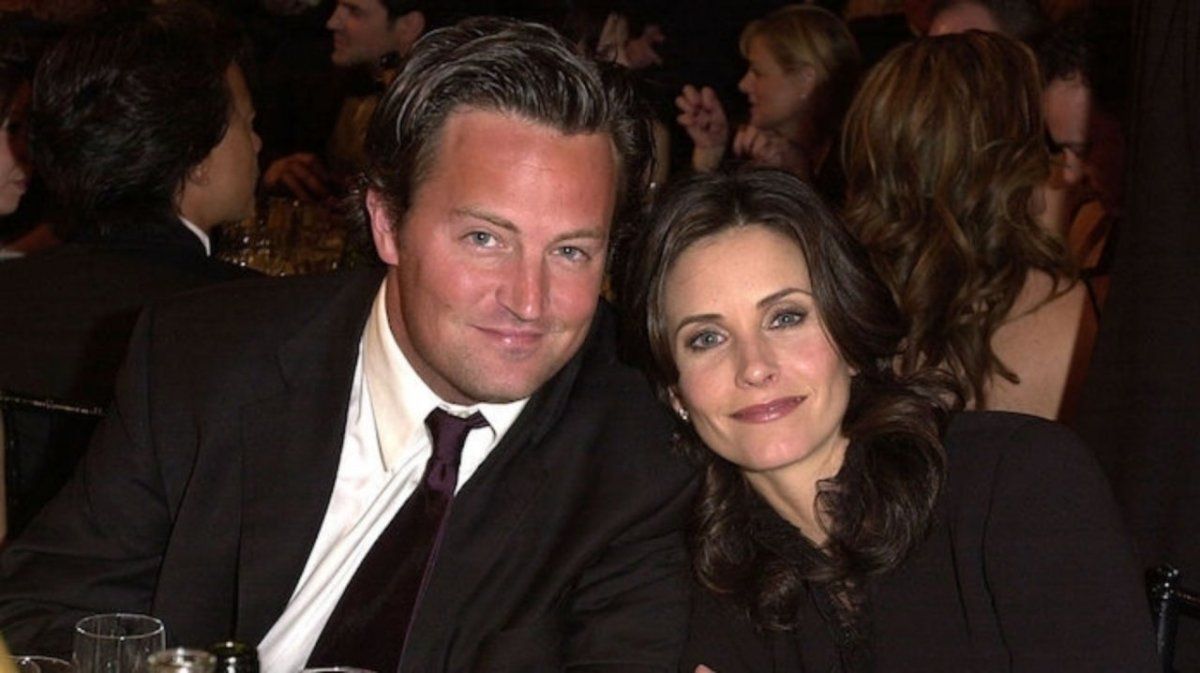 La foto viral que vuelve a unir a Courteney Cox y Matthew Perry acumula 2,5 millones de me gusta