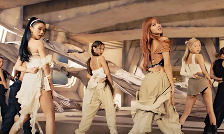 Pink Venom de BLACKPINK supera los 300 millones de visitas en YouTube y establece un nuevo récord. Pink Venom de BLACKPINK supera los 300 millones de visitas en YouTube y establece un nuevo récord.