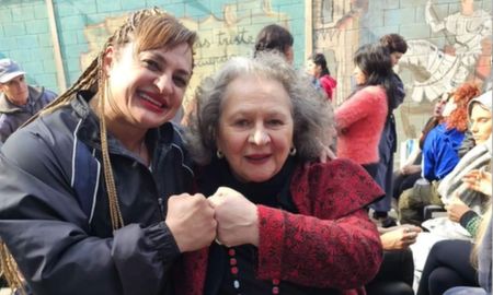 Locomotora Oliveras junto a Rita Cortese durante la producción de En el Barro. Locomotora Oliveras junto a Rita Cortese durante la producción de En el Barro.