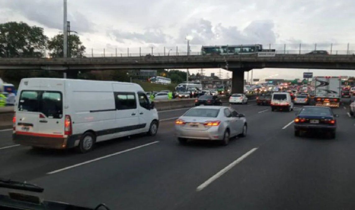 Choque múltiple entre 12 autos en Autopista Panamericana: se registran demoras en ambos sentidos