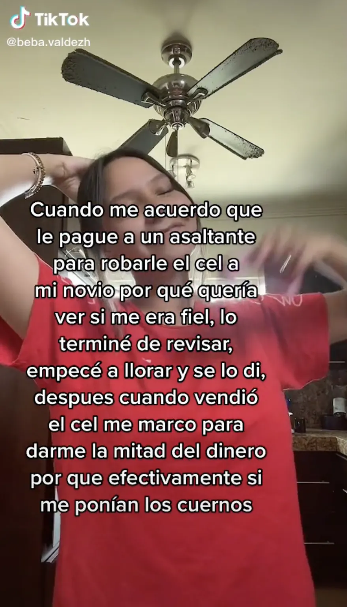 Este fue el posteo de la tiktoker sobre el asaltante y el celular de su novio@beba.valdezh/TikTok