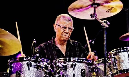 Durante su carrera, DeJohnette colaboró con los nombres más grandes del jazz, como Miles Davis, Keith Jarrett y Herbie Hancock. Durante su carrera, DeJohnette colaboró con los nombres más grandes del jazz, como Miles Davis, Keith Jarrett y Herbie Hancock.