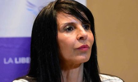 Lorena Villaverde retiró este martes la renuncia que había formalizado a su actual banca, lo que abre la posibilidad de que continúe en su actual cargo en la Cámara baja. Lorena Villaverde retiró este martes la renuncia que había formalizado a su actual banca, lo que abre la posibilidad de que continúe en su actual cargo en la Cámara baja.