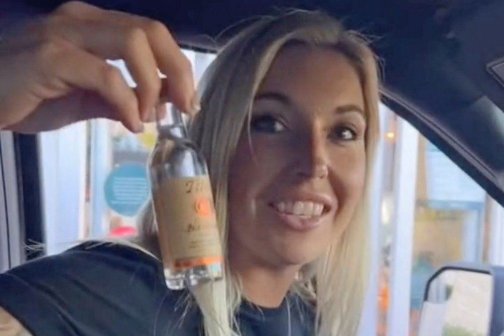 Le dio insólita propina a empleada de famosa cafetería y se volvió viral