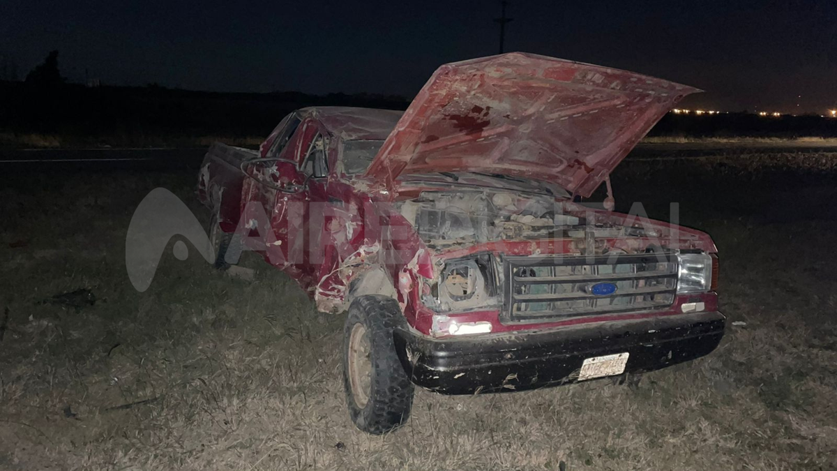 La camioneta quedó sobre la zona de la banquina. La camioneta quedó sobre la zona de la banquina.