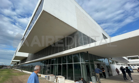 Por los disparos, el hombre asaltado fue internado en terapia intensiva. Por los disparos, el hombre asaltado fue internado en terapia intensiva.