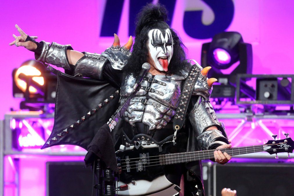 La familia y los médicos confirmaron que Simmons se encuentra estable mientras se prepara para el reencuentro de KISS en Las Vegas.