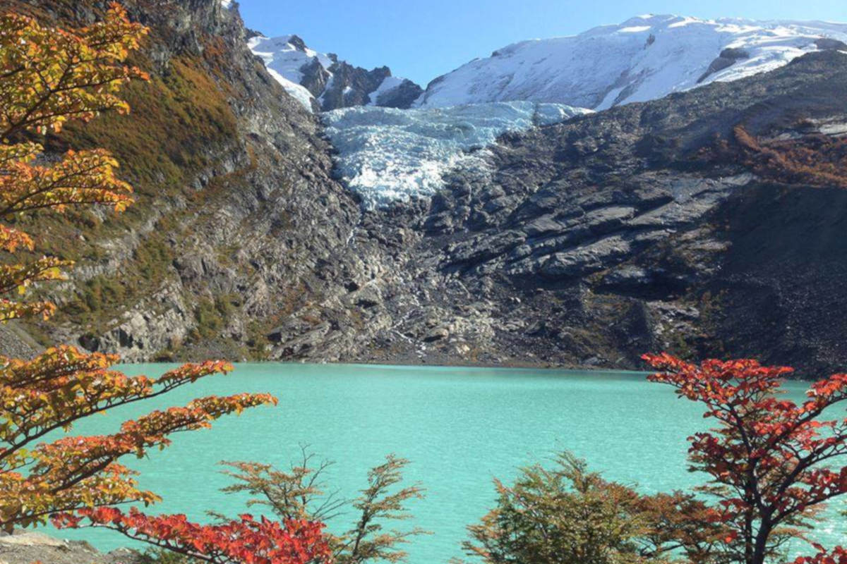 Lago del desierto y Glaciar Huemul