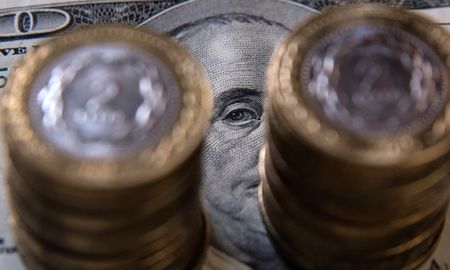La clase media defiende el consumo quemado ahorros. Según un informe, un 25% gastó ahorros y un 21% pasa la tarjeta. La clase media defiende el consumo quemado ahorros. Según un informe, un 25% gastó ahorros y un 21% pasa la tarjeta.
