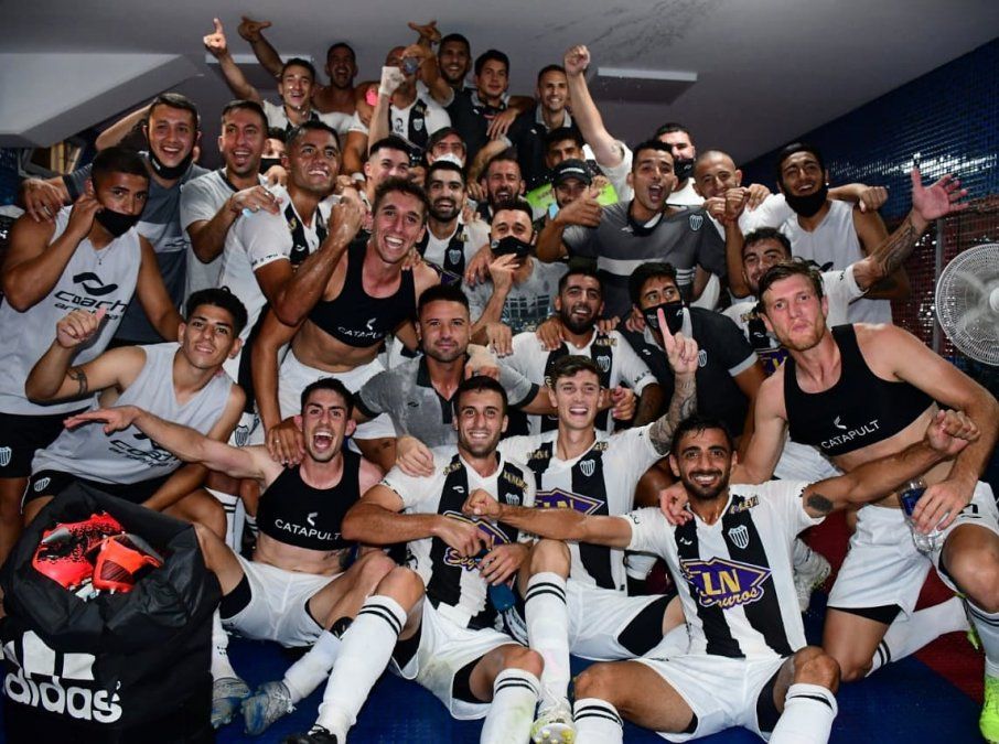 Estudiantes de Caseros venció 1-0 a Atlanta y avanzó a semifinales del Reducido por el segundo ascenso que otorga la Primera Nacional.