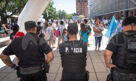 fuerte operativo de seguridad con cortes de transito en bulevar y rivadavia fuerte operativo de seguridad con cortes de transito en bulevar y rivadavia