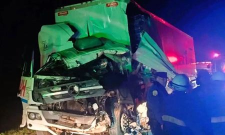 El conductor de un camión falleció en el acto producto de un choque de alcance con otro, en la ruta 14. El conductor de un camión falleció en el acto producto de un choque de alcance con otro, en la ruta 14.