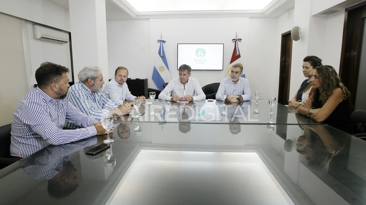 En la reunión de este miércoles se acordó conformar una mesa de diálogo para abordar la situación del transporte de colectivos (foto de archivo).