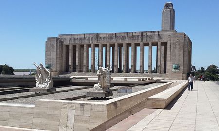 El Monumento a la Bandera en Rosario, donde cada año juran cientos de niños promesa a este símbolo nacional. El Monumento a la Bandera en Rosario, donde cada año juran cientos de niños promesa a este símbolo nacional.